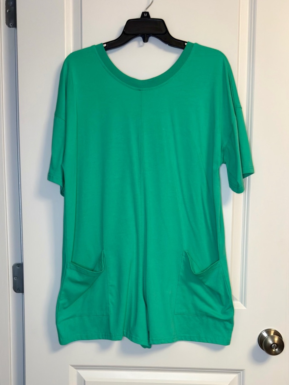 Casual Emerald Green Short-Sleeve Romper with Front Pockets